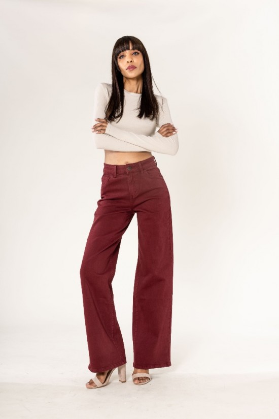 Lucie Wide Leg Jeans Bordeaux Model