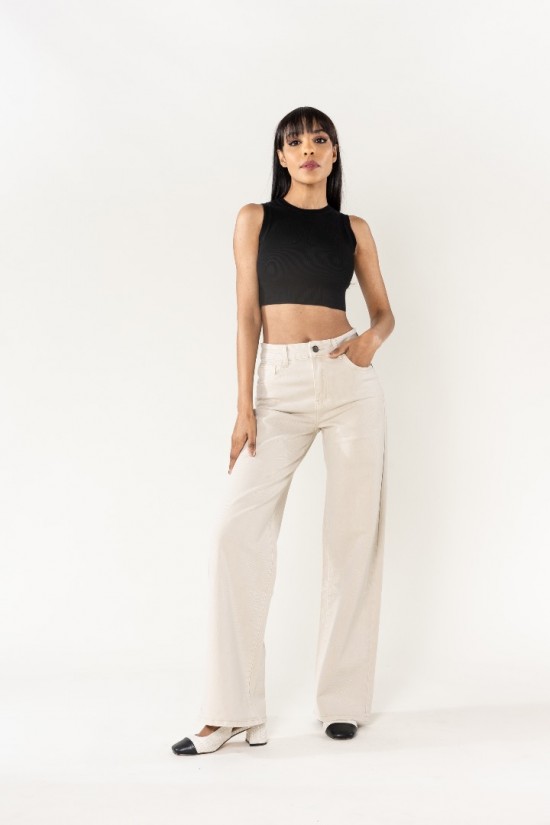 Lucie Wide Leg Jeans Ecru Model